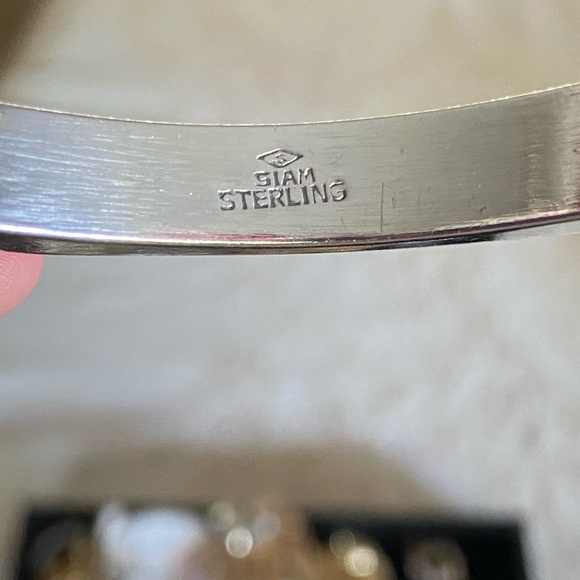 Tiffany Lovers! Similar Shape Shiny Vintage, Fabulous SS Rounded Square Bangle! - Picture 4 of 5